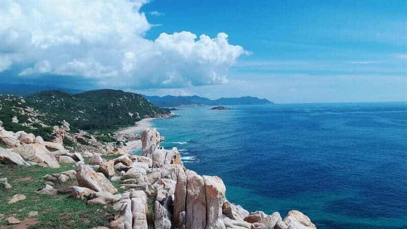 Cảnh sắc mới mẻ bởi những tảng đá lớn nhỏ xếp chồng lên nhau