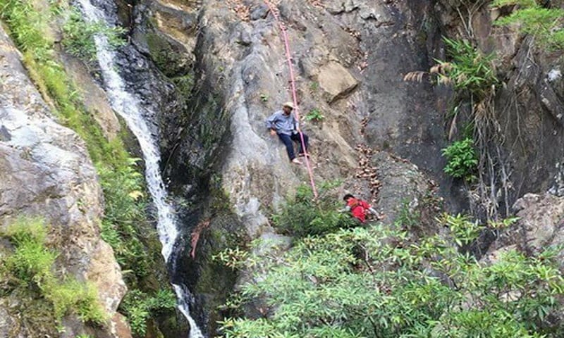 Cận cảnh Thác dữ Lao Phào, có lẽ đây không phải địa điểm thích hợp để Trekking