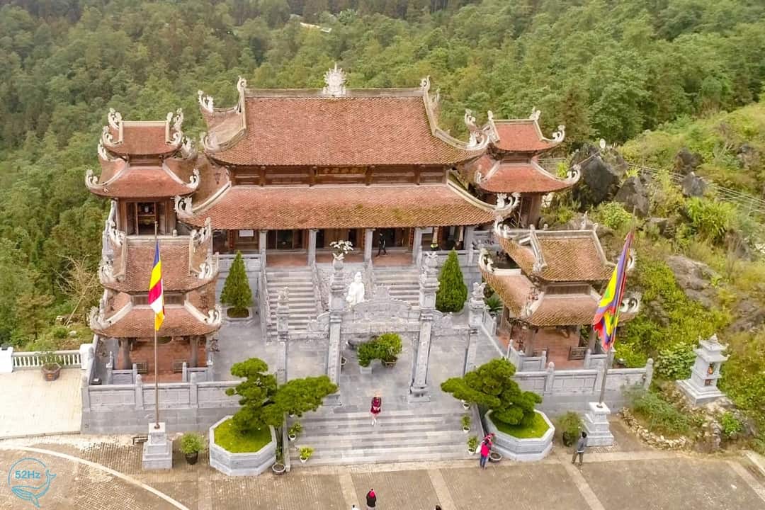 Chùa Trình hay còn gọi là Bảo An Thiền Tự nằm ở độ cao 1604m trong quần thể Ga Hoàng Liên - Review Fansipan