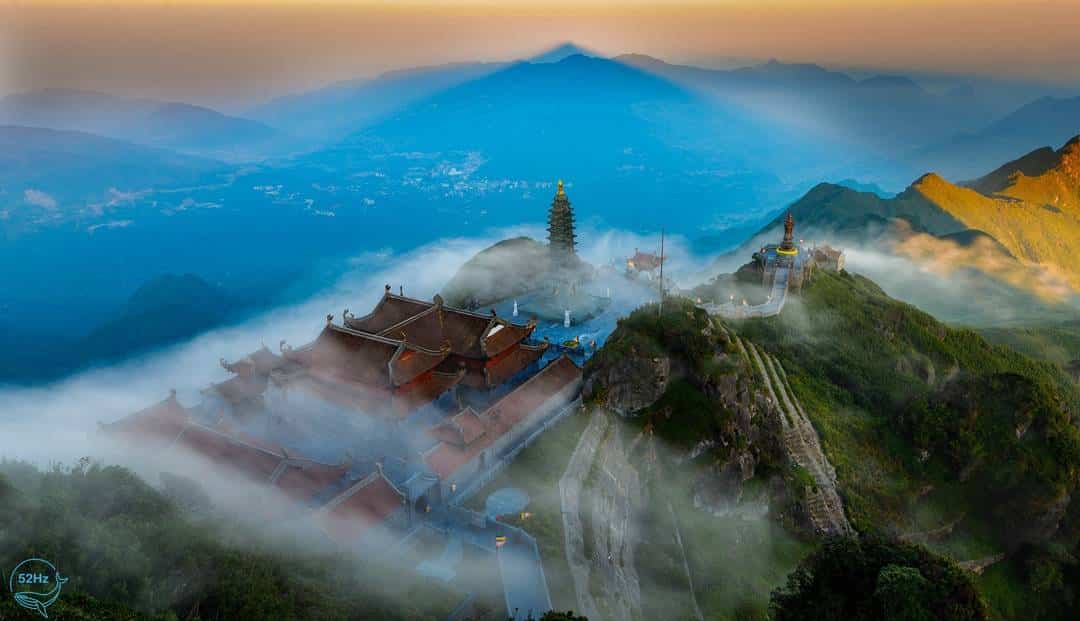 Fansipan là ngọn núi cao nhất Việt Nam, cũng là cao nhất trong ba nước Đông Dương