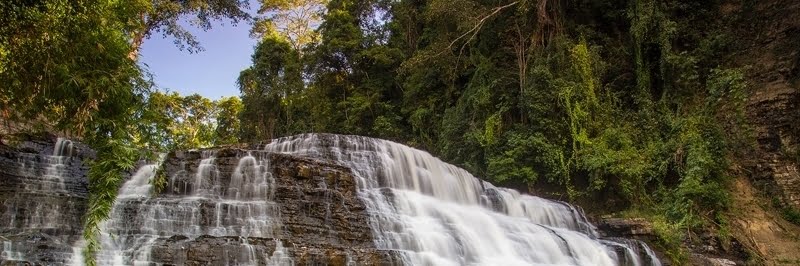 Hang đá Đắk Tuar tọa lạc cạnh dòng thác Đắk Tuar, mang trong mình nét đẹp bí ẩn giữa núi rừng