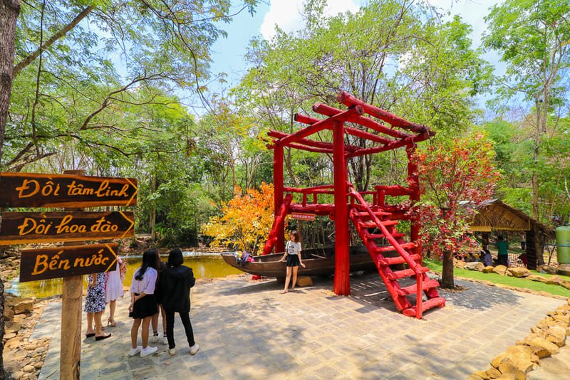 Check-in vườn cảnh Troh Bư