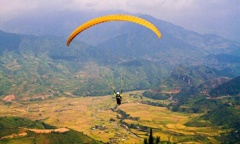 Trải nghiệm cảm giác mạnh từ trên cao cực "đã" với Dù lượn trên không