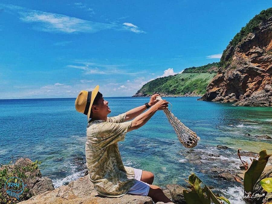 Đến Ghềnh Bàng bạn đừng quên thử câu cá cùng ngư dân địa phương