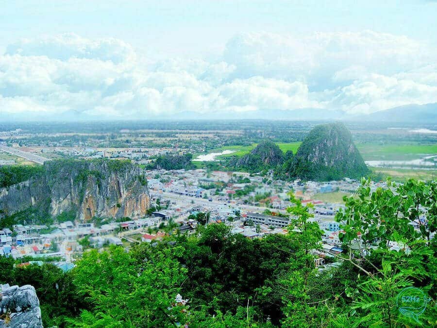 Mộc Sơn - ngọn núi với khối đá cẩm thạch trắng trông khá cô đơn, trơ trọi