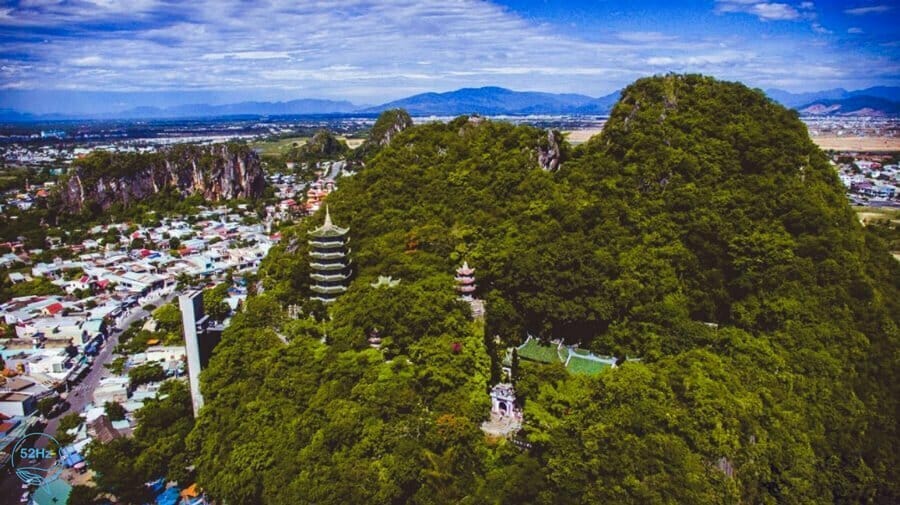 Sở hữu phong cảnh hữu tình, Thủy Sơn là ngọn núi nổi tiếng nhất trong Ngũ Hành Sơn