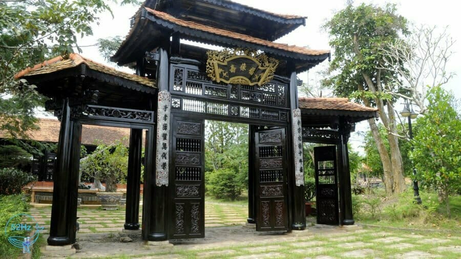 Làng Cổ Phong Nam với kiến trúc độc đáo thu hút nhiều du khách đến đây tham quan