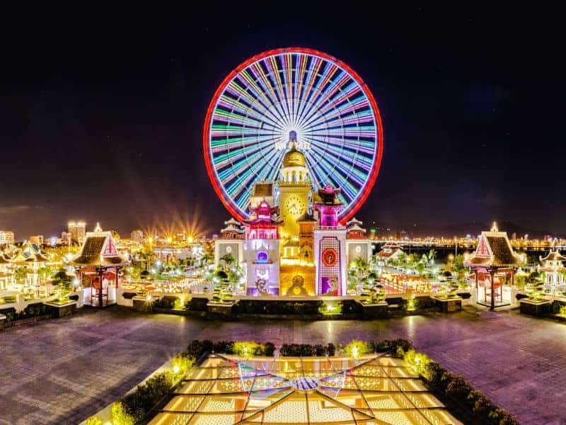 Khu trung tâm với vòng quay Sun Wheel