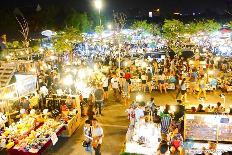 Shopping giá siêu rẻ tại chợ đêm Sơn Trà
