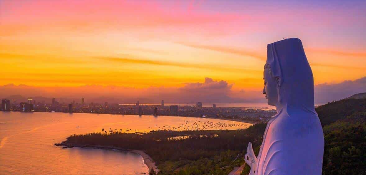 Nên ghé thăm chùa Linh Ứng vào thời gian nào trong ngày