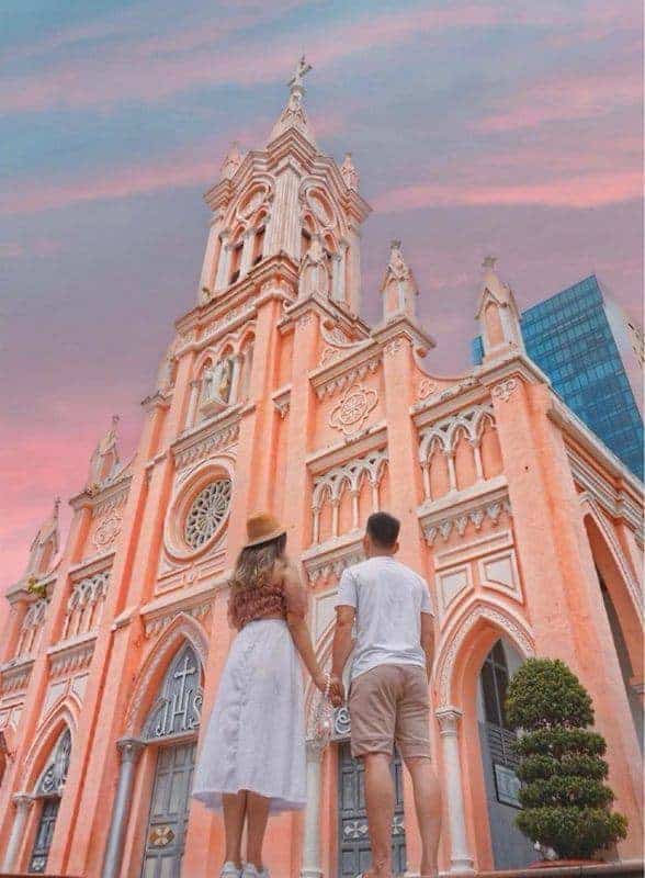 Chụp ảnh ở nhà thờ con gà đà nẵng