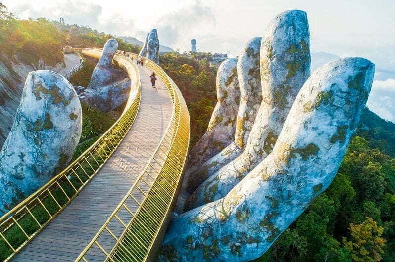 Cầu vàng - điểm check in số một tại Bà Nà Hills