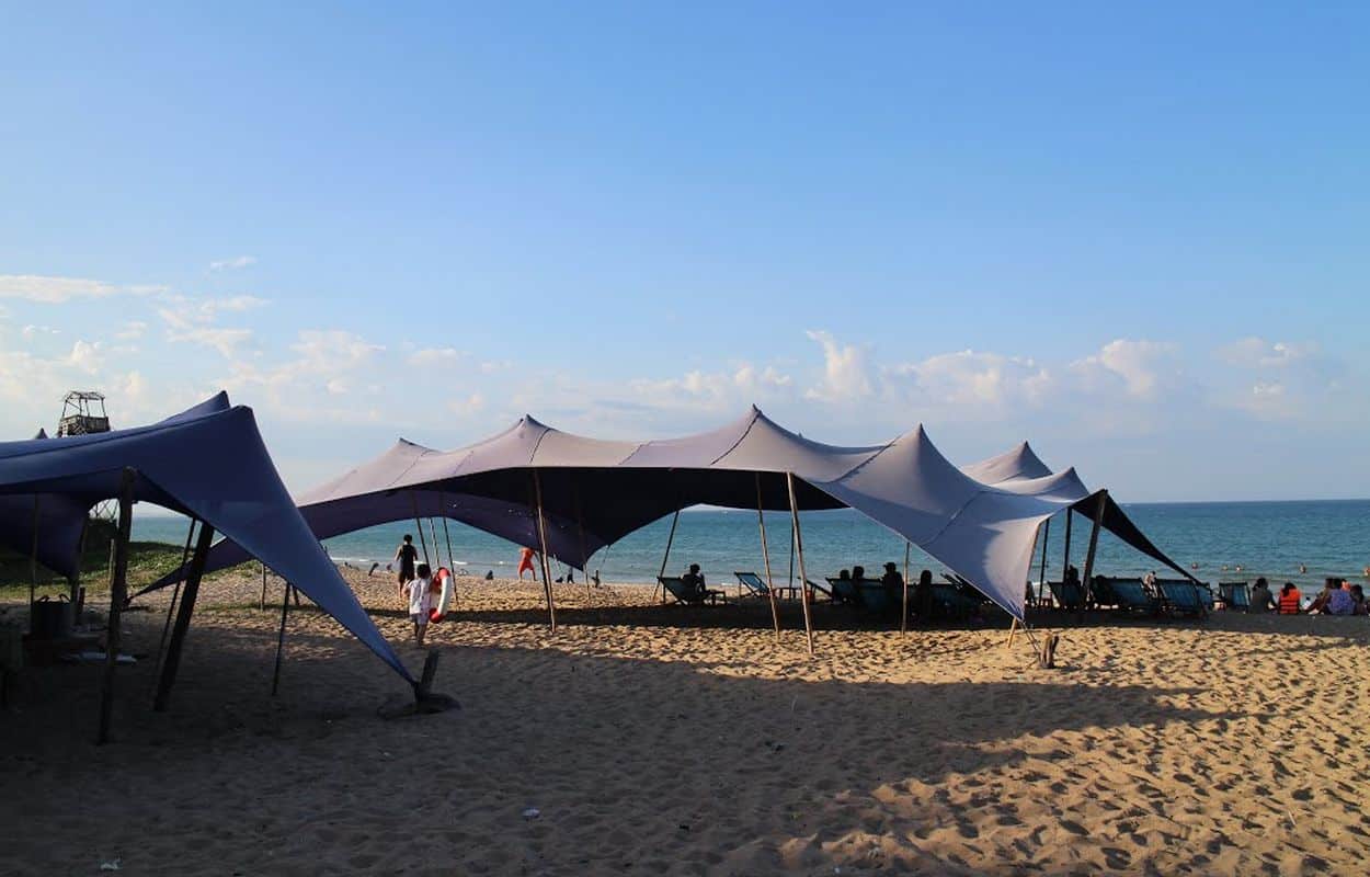Bãi biển xinh đẹp khiến du khách say đắm