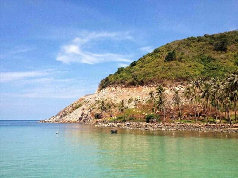 Bãi Chệt sở hữu làn nước trong veo, mát mẻ