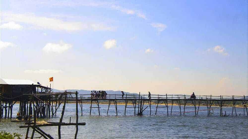 Cầu Gỗ Ông Cọp chỉ được thiết kế dành cho xe máy và người đi bộ sử dụng
