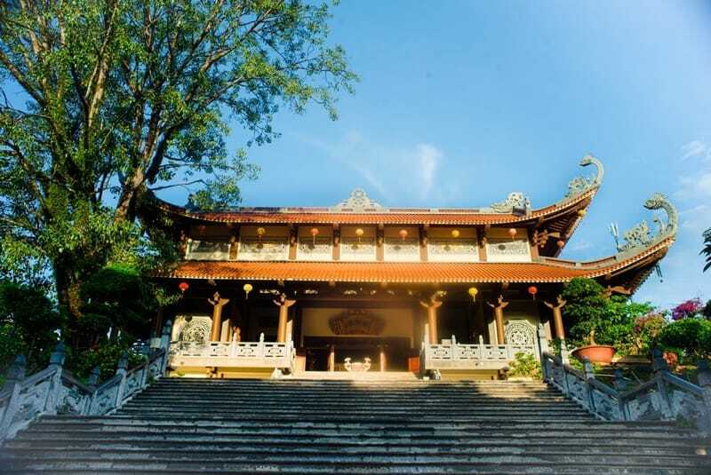 Toàn cảnh chùa khi nhìn từ bên ngoài