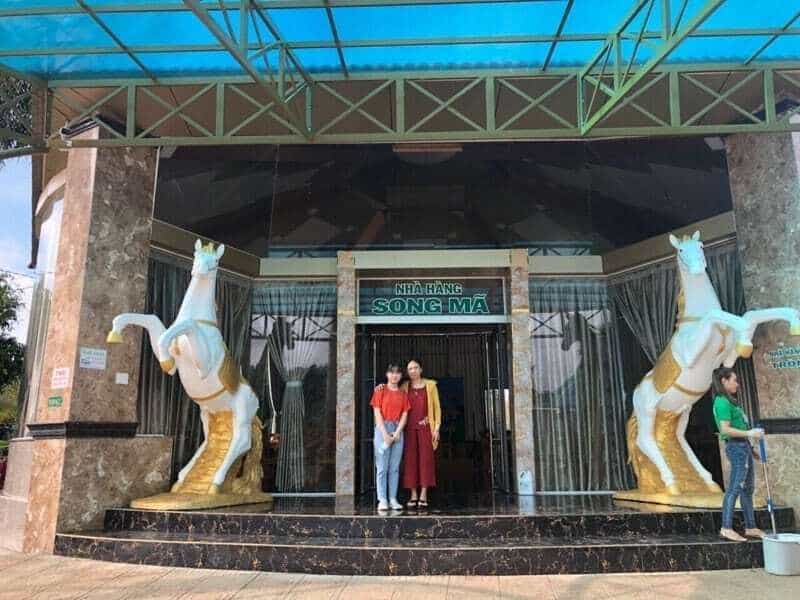 Khu vực nhà hàng ăn uống của khu du lịch