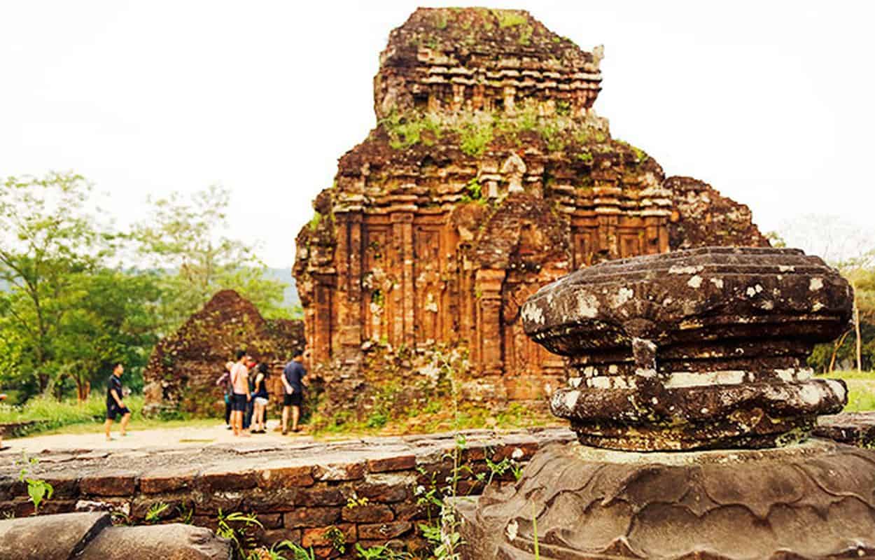Vẻ đẹp cổ kính của Tháp Nhạn