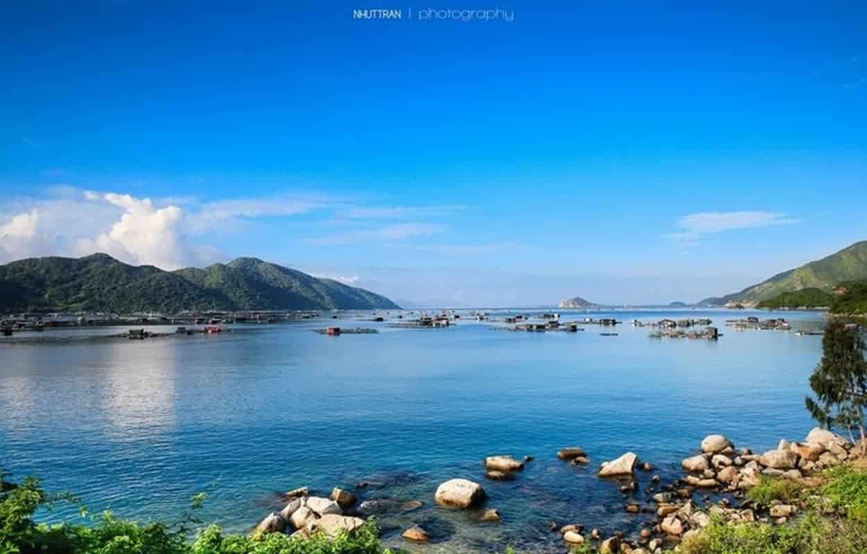 Vẻ đẹp hoang sơ của Vịnh Vũng Rô