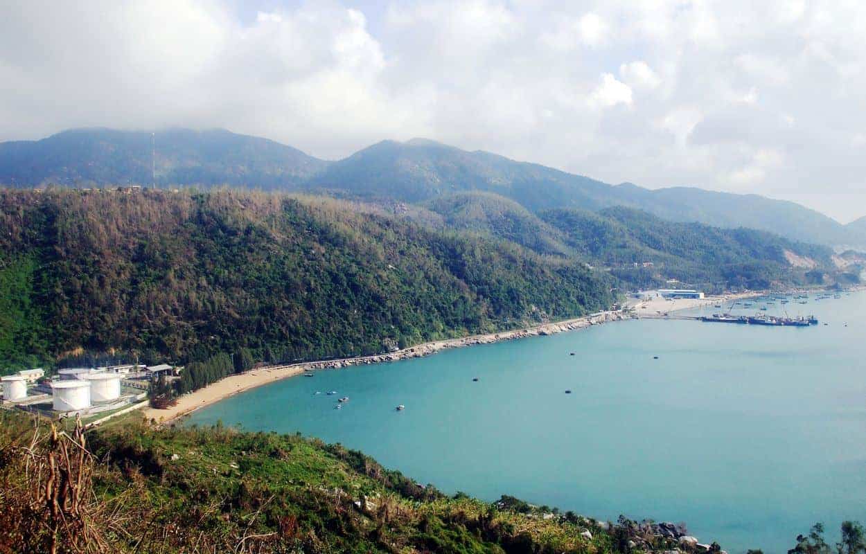 Vẻ đẹp hùng vĩ của Vịnh Vũng Rô