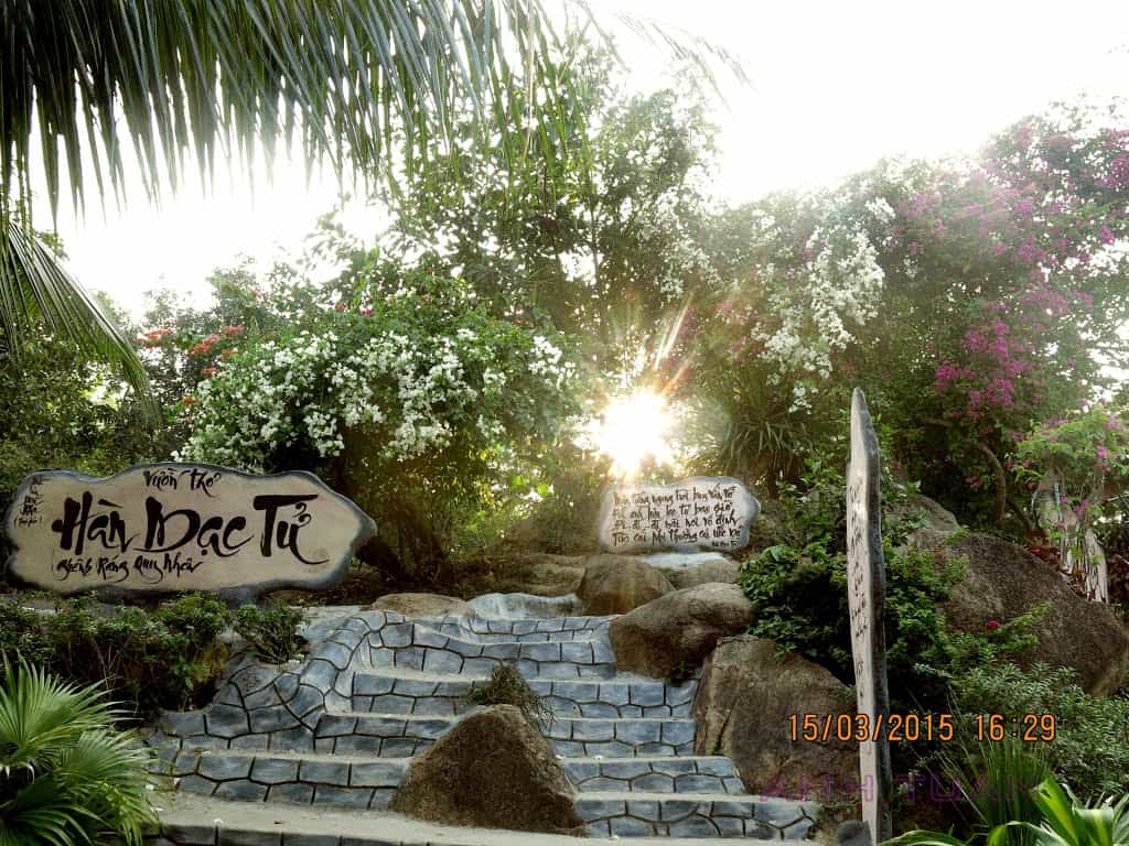 Tham quan Mộ Hàn Mặc Tử - Thi Sĩ Tài Hoa Bạc Phận