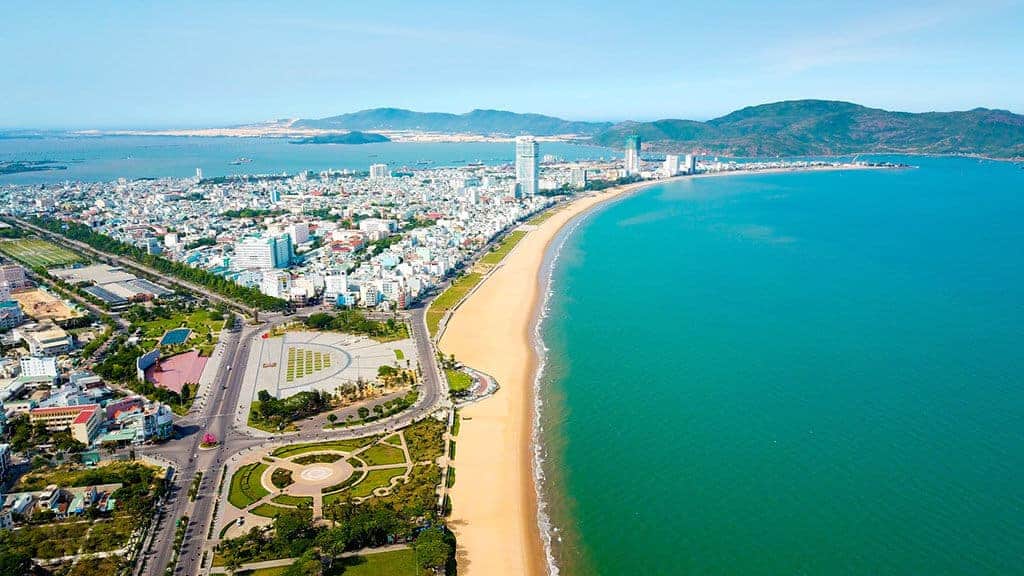 Đường đến bãi biển Quy Nhơn