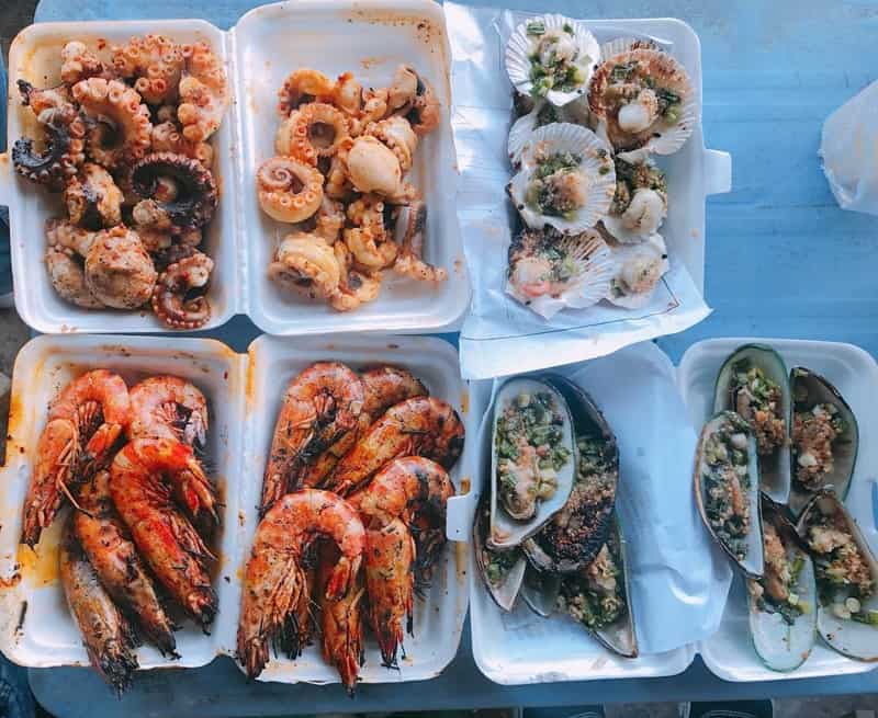 Khi đã ghé đến đây, bạn không nên bỏ qua việc tham quan khu chợ hải sản Cần Giờ