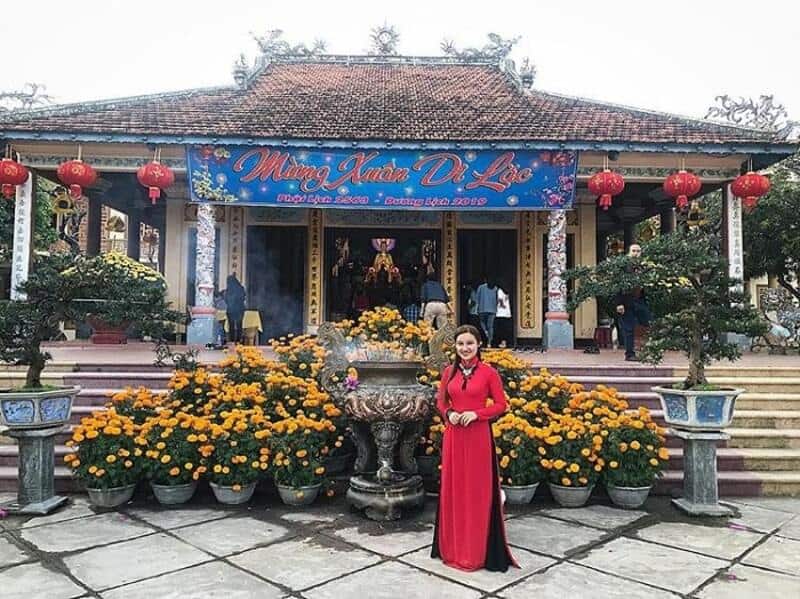 Chùa Long Khánh Vào Dịp Tết trang trí với muôn vàn sắc hoa rực rỡ