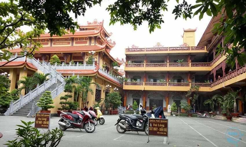Hình ảnh Chùa Vĩnh Quang nhìn từ sân chùa