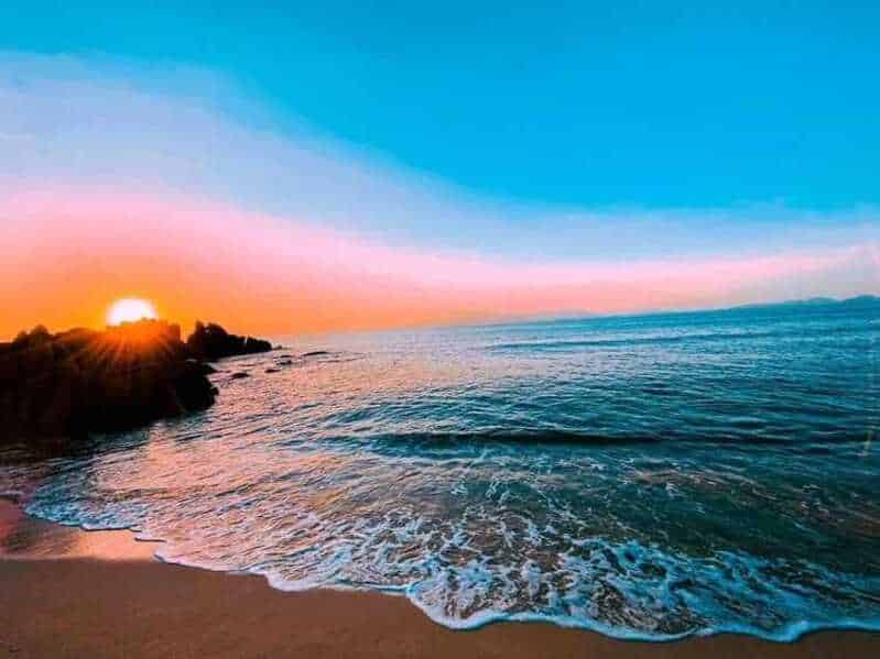 Bãi biển Cù Lao Xanh sở hữu bình minh trên biển đẹp như bức họa dầu sống động