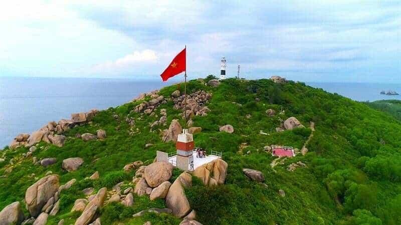 Cột cờ Tổ Quốc là điểm check in mang nhiều ý nghĩa và giá trị tinh thần mà bạn không nên bỏ qua