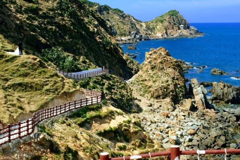 Eo gió - Eo biển nhỏ xinh đẹp giữa hai dãy núi cao hùng vĩ