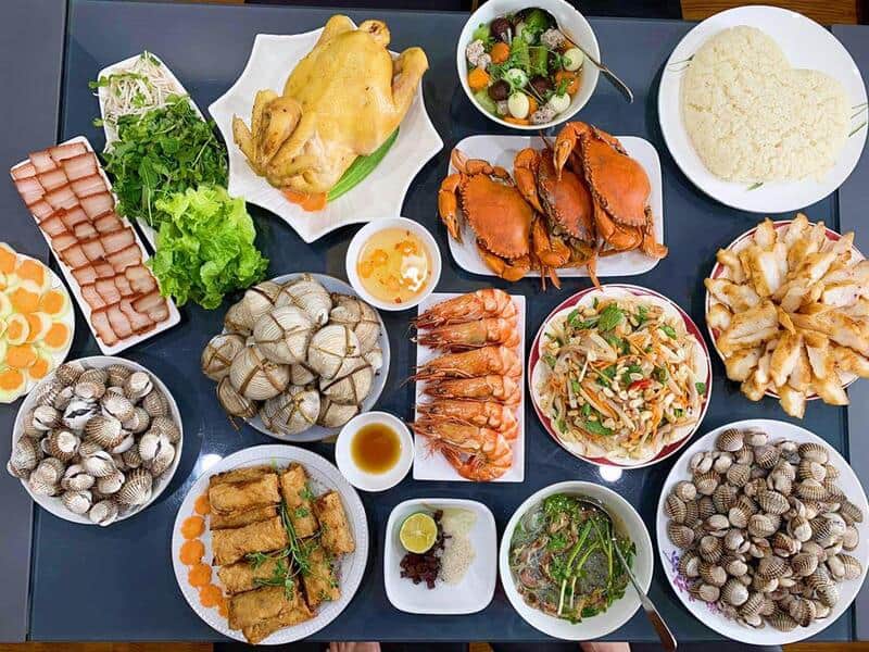 Thưởng thức những món ăn hải sản tươi rói