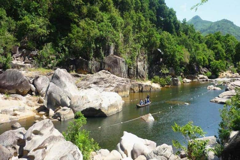 Thưởng thức bức họa sơn thủy hữu tình
