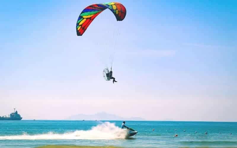 Kỳ co sở hữu rất nhiều trò chơi trên biển hấp dẫn khách du lịch