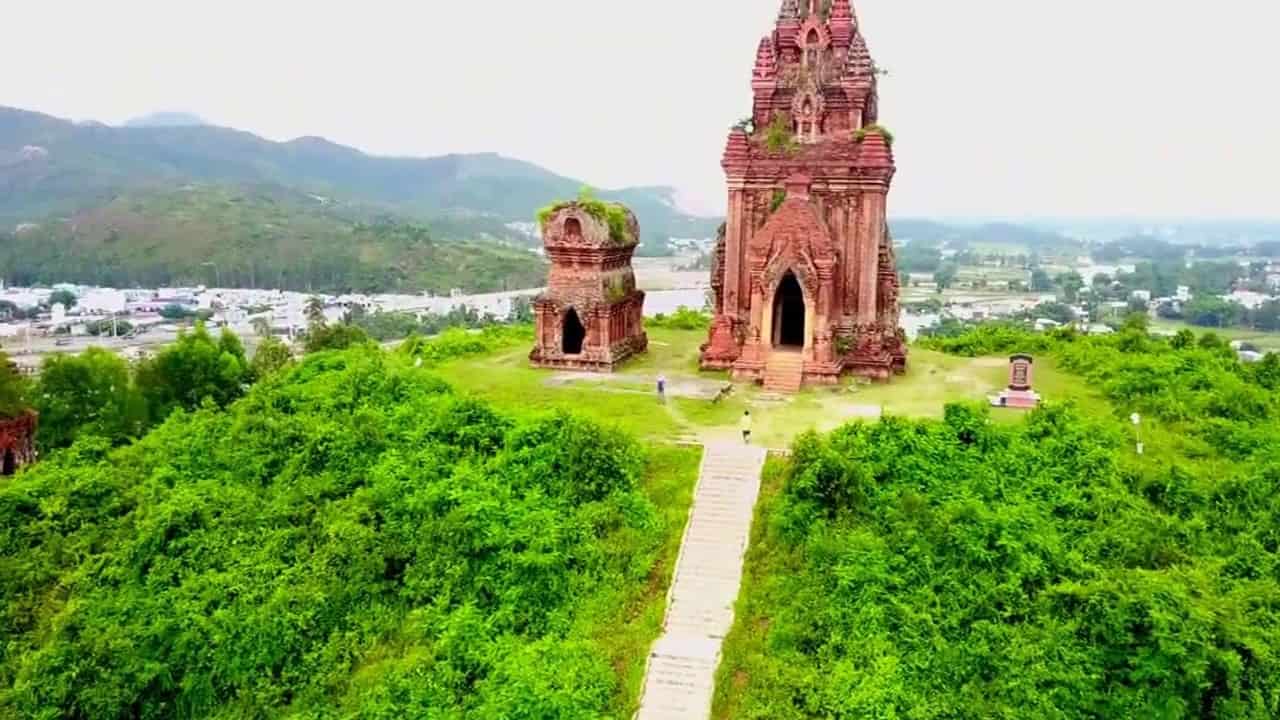 Giới thiệu về Tháp Bánh Ít