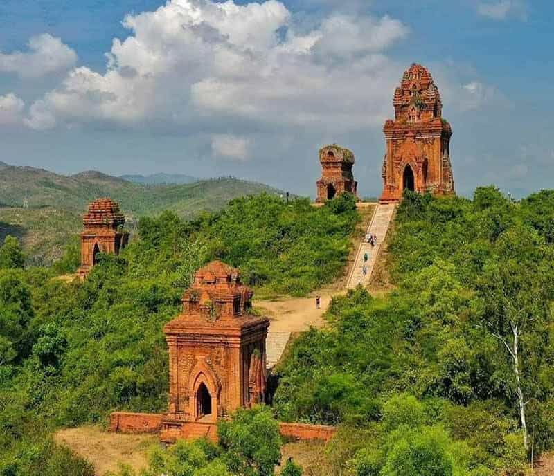 Cụm di tích tháp Bánh Ít với 4 ngọn tháp đầy độc đáo