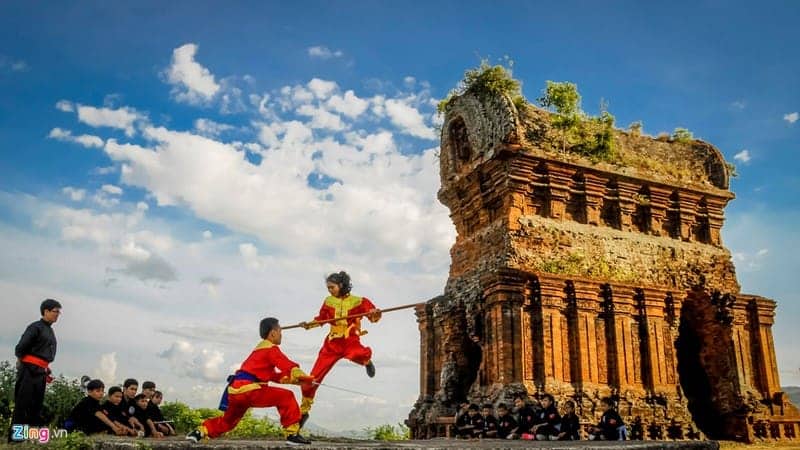 Cảnh luyện võ tại tháp Bánh Ít Quy Nhơn