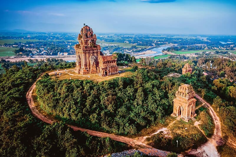 Quần thể di tích tháp Bánh Ít tại Quy Nhơn