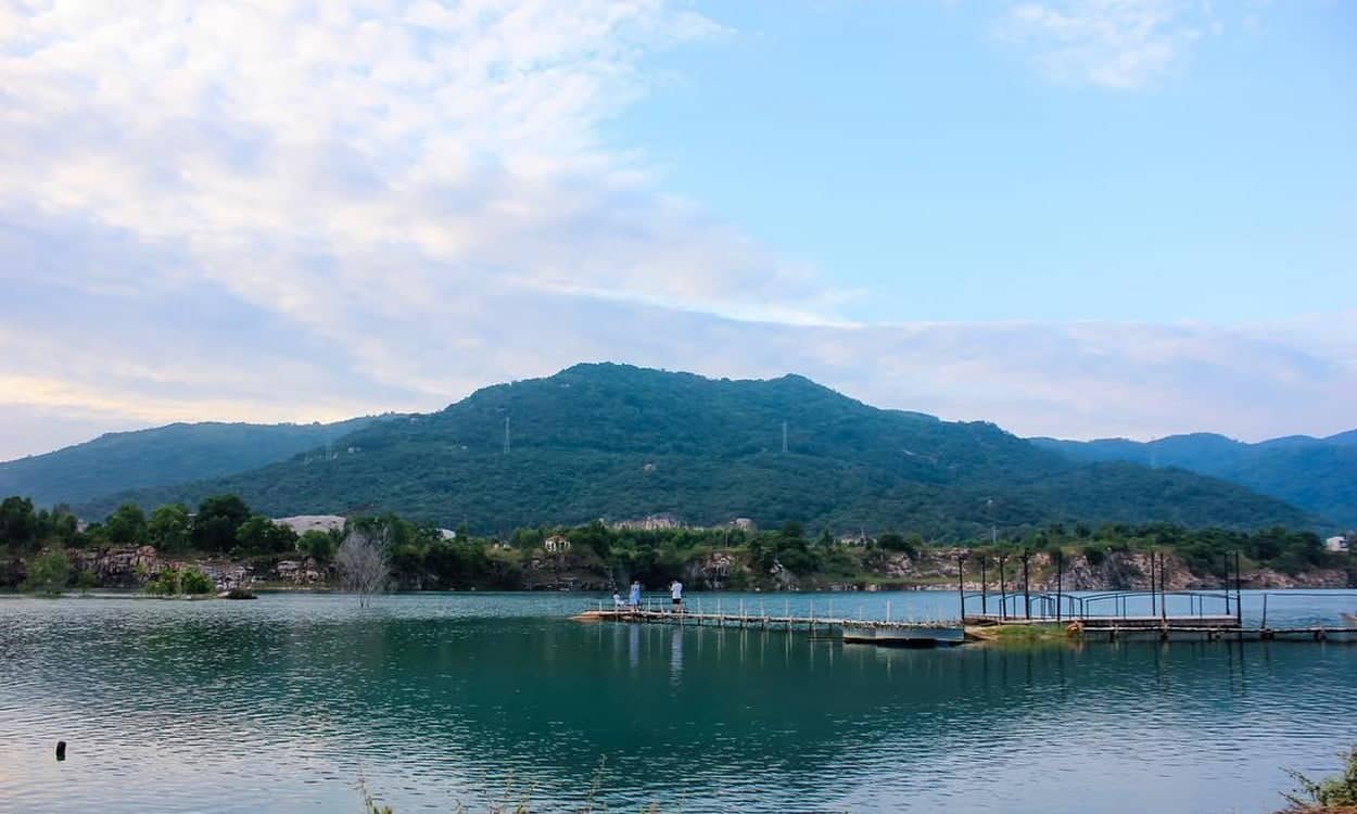Vùng trời thơ mộng tại hồ Đá Xanh