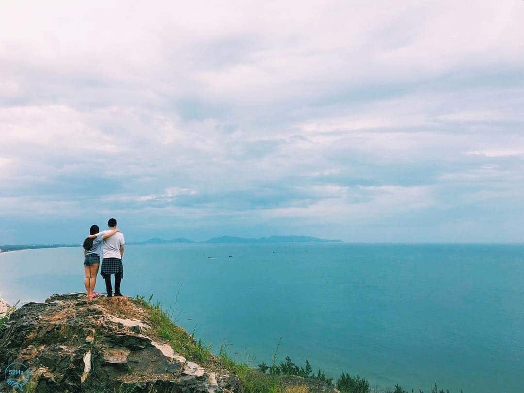 Một góc đỉnh đồi view nhìn ra biển