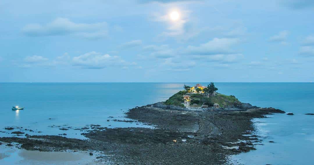 Đảo hòn Bà Vũng Tàu về chiều giữa biển khơi