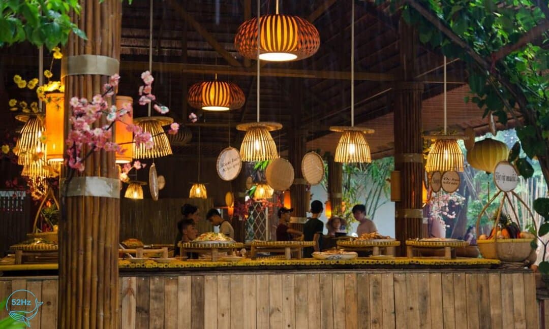 Không gian ẩm thực tại khu du lịch Tre Việt
