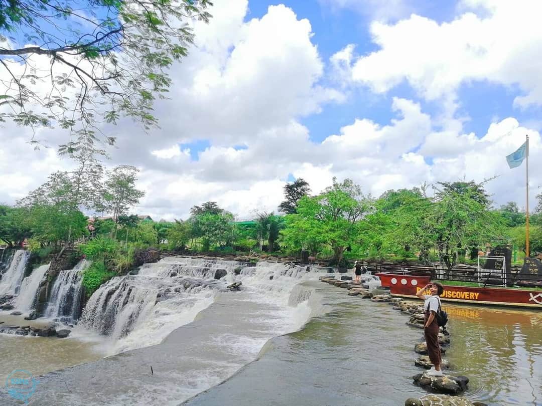 Đường đi đến khu du lịch thác Đá Hàn