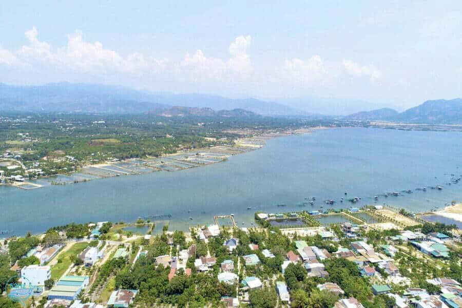 Tham quan đình, chùa và hiểu về lịch sử đầm Thủy Triều Cam Lâm