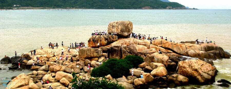 Địa chỉ Hòn Chồng Nha Trang ở đâu?