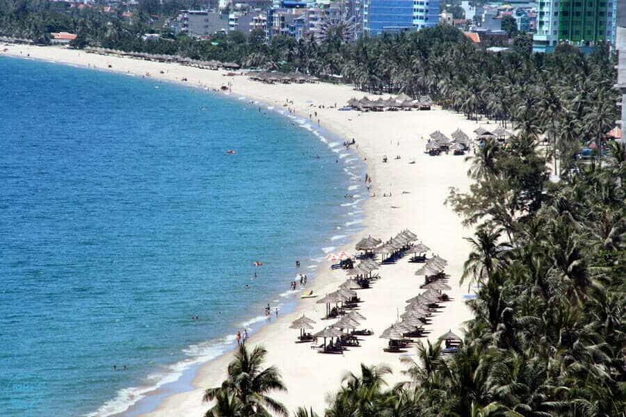 Đường đến bãi biển Dốc Lết