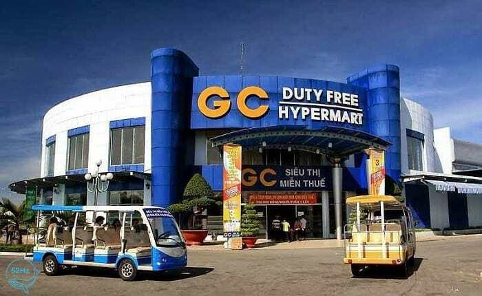 Mua sắm thả ga ở các siêu thị “miễn thuế”
