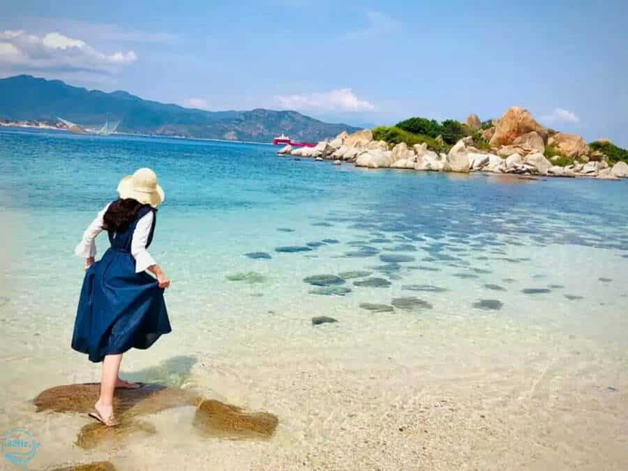 Vào mùa mưa, khí hậu tại các hòn đảo sẽ se lạnh và thoáng đãng