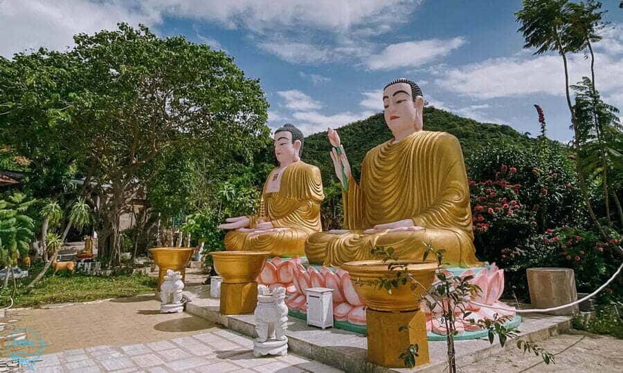 Tượng phật tổ tại chùa đa bảo